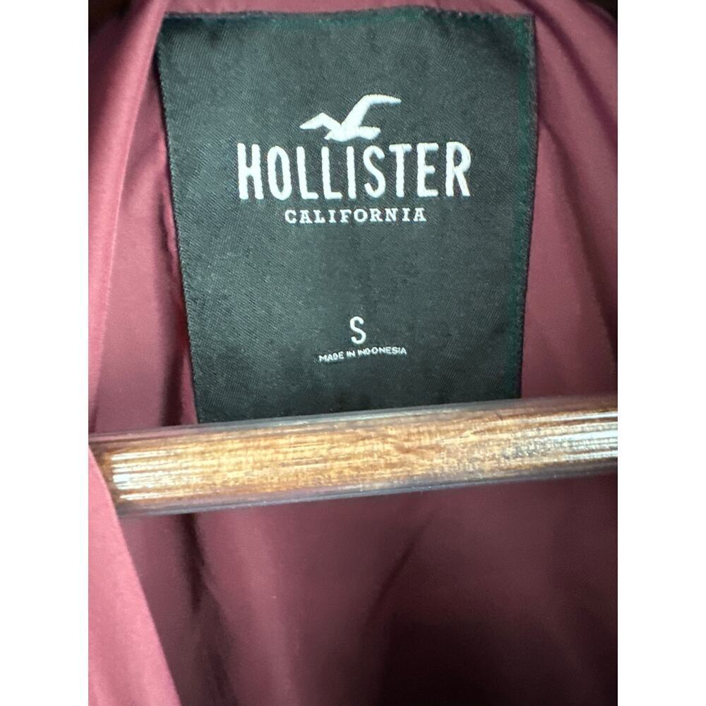 Women’s Hollister Teddy Sherpa Trucker Jacket, Burgundy, Size Small - Picture 2 of 6